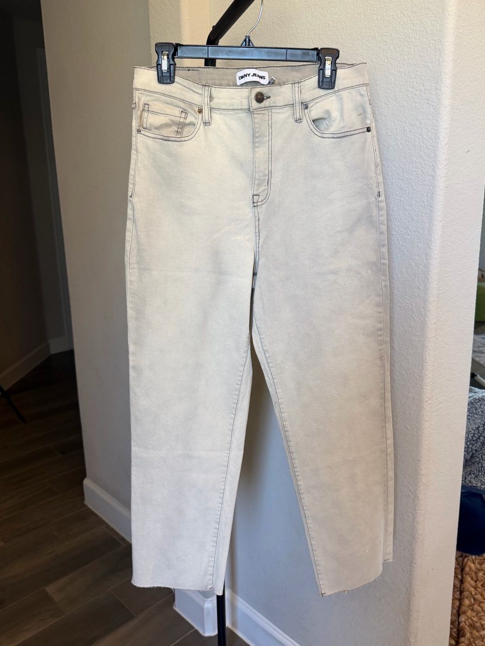 DKNY Cream Cropped Straight Denim Jeans Frayed Hem Mid-Rise 12/31 27" Inseam